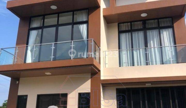 tampak depan rumah 3 lt di perumahan