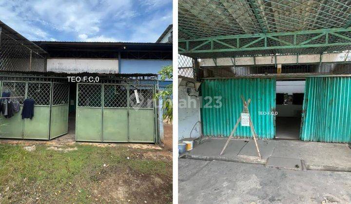 tampak depan gudang kondisi bagus di tiban