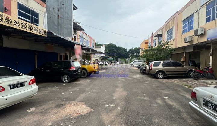 Connected Shop House in a Bustling Area at Tembesi San Fransisco Shopping Complex