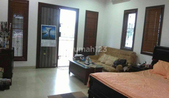 ruang tamu rumah 5 kamar tidur hak