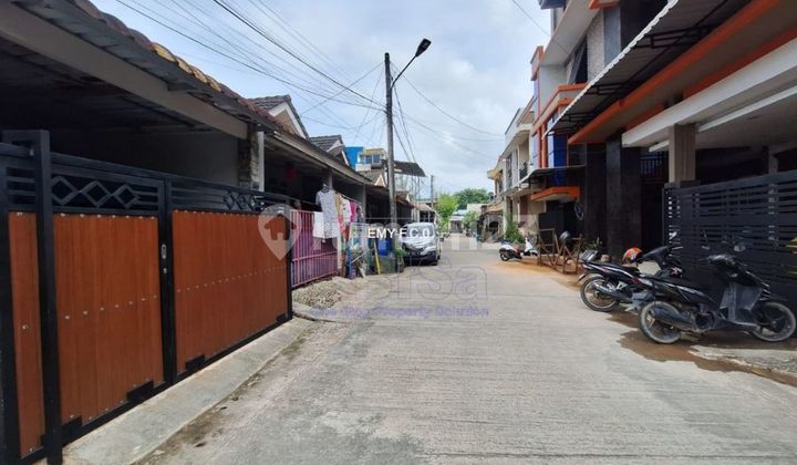 Semi-Furnished Hook House in the Bustling Legenda Bali Batam Center Area