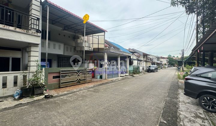 Ready-to-Occupy 2.5-Story East-Facing House in Baloi Mas Garden for Sale