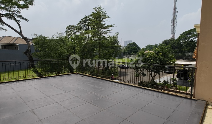 For Sale: Alam Sutera Cluster Onyx 3-Story House, Tidy and Ready to Occupy