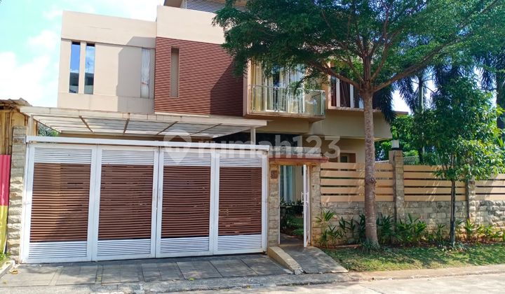 Rumah Dengan Kolam Renang Di Sentul City Bogor