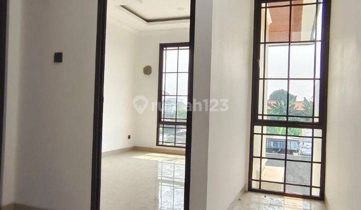 Rumah Gaya Eropa Dekat Jalan Ratna Jati Bening, Bekasi Kota 2