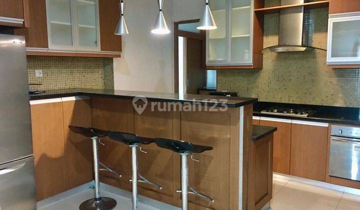 Apartemen Hampton Park 3 Kamar Tidur Furnished 1