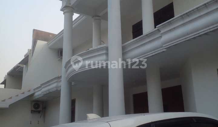 For Sale: Beautiful House in Bsd City. 500m² land, 400m² building, 2.5 floors, 8+1 rooms, 3+3 bathrooms, 4400 Watt. South-facing. Price 9.5b.