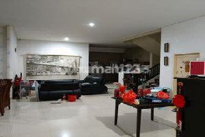 Jual Cepat Rumah Bagus Hoek Jemb Gambang Ii. Bs Buat Usaha/ Office 14x26 Lb 373,75 Kt 5+1 Km 3+1 2