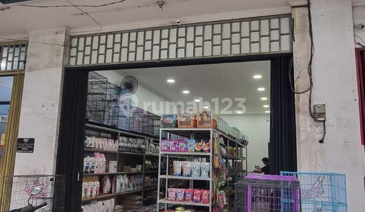 For Rent: Ruko Raya Borobudur Perumnas 2 Karawaci. Size 4.5x20, 3 floors. Price 70 million. 2