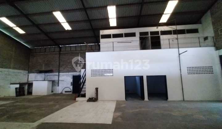 For Rent: Factory. Warehouse 100m2, Land 500m2, Electricity 5000 Watt. Leased until November 25, 2025. Price 120 million.