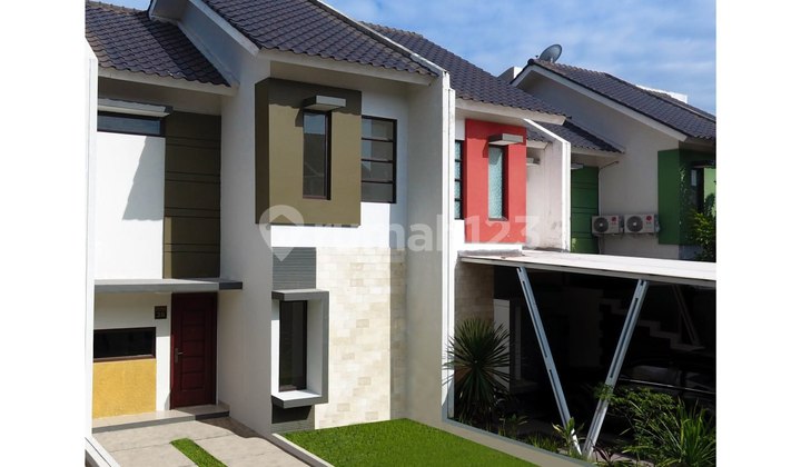 Ready-to-Live House in Green Park, 5 Minutes to Jatiwarna Toll Road, Bekasi Ready-to-Live House in Green Park, 5 Minutes to Jatiwarna Toll Road, Bekasi