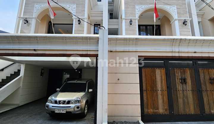 4-Storey House in Exclusive Residence with Premium Materials in the Heart of South Jakarta 2