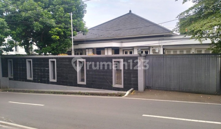 Luxury House with SHM Below NJOP, Highly Strategic Location in Kemang