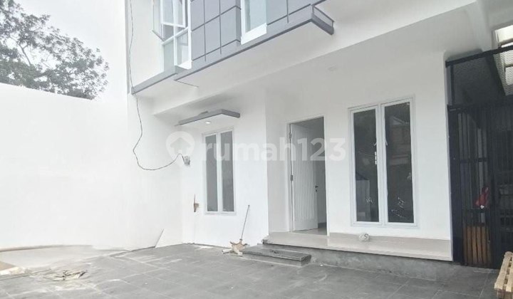 New House 5 Minutes to LRT and Jatiwaringin Toll Gate