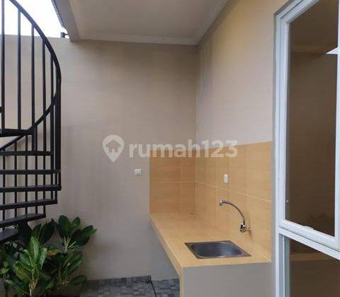 Rumah Baru 2 Lantai di Jatiwaringin Pondokgede Bekasi 2