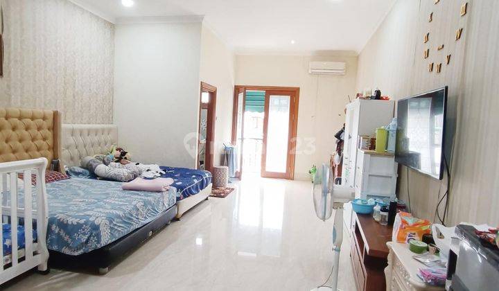 Rumah 2 Lantai Bagus Semi Furnished SHM di Pondok Kelapa Jakarta 2