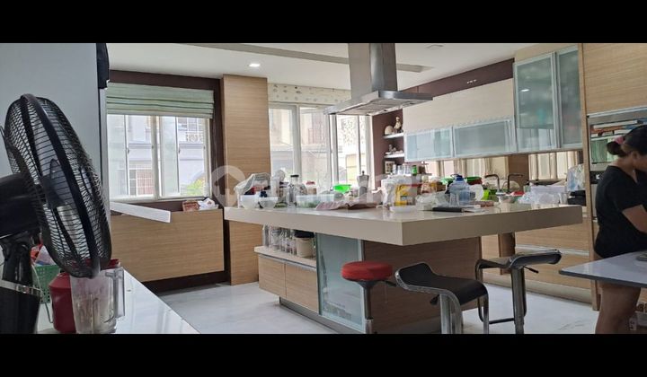 Dijual

Rumah Akasia BGM PIK
LT 23 x 23 (529m²)
LB ± (650m²)
Posisi Hook
Belakang taman , samping taman dan view Danau 
Hadap Selatan Barat 
5+1 Kamar tidur
5+1 Kamar mandi
Ada Genset 
Ada kolam ikan 

Harga  Rp  28.750.000.000 nego sampe deal hub : Lucky