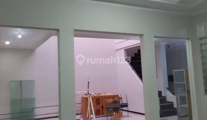 EMA298 DIJUAL RUMAH BAGUS & MURAH, SUDAH RENOVASI, ROW LEBAR, LOKASI STRATEGIS DI MOJOARUM 2