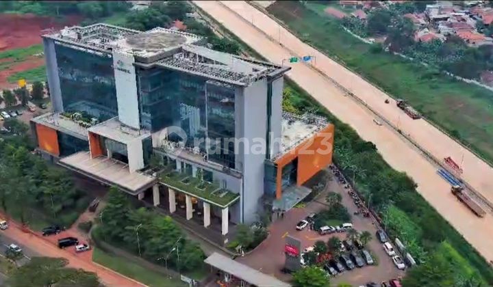 For immediate sale: newly renovated house in Cibubur, a legendary tourist area. 2