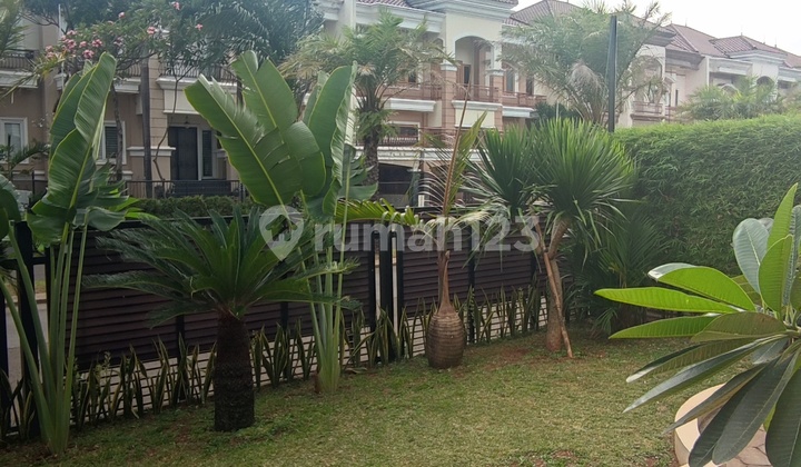 Dijual Rumah Mewah Boulevard dengan Kolam Renang, Full Furnish di Raffles Cibubur 2