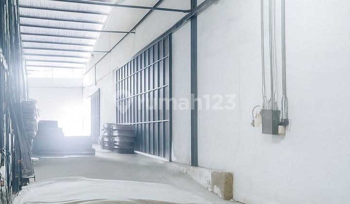 For rent: spacious and ready-to-use warehouse in a strategic location - Jl. Raya Bekasi Km.28, Harapan Jaya, North Bekasi. For rent: spacious and ready-to-use warehouse in a strategic location - Jl. Raya Bekasi Km.28, Harapan Jaya, North Bekasi.