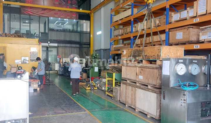 Warehouse for rent with a luxurious office in Bizzpark Green Sedayu, Cakung, Cilincing, East Jakarta. Warehouse for rent with a luxurious office in Bizzpark Green Sedayu, Cakung, Cilincing, East Jakarta.