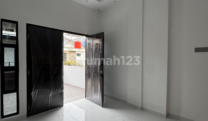 For sale quick 1.5-story House 2