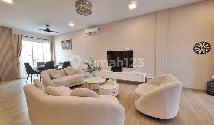 For quick sale, beautiful 1.5-story house, very well-maintained, semi-furnished, Orchard Park Batam Centre. 2