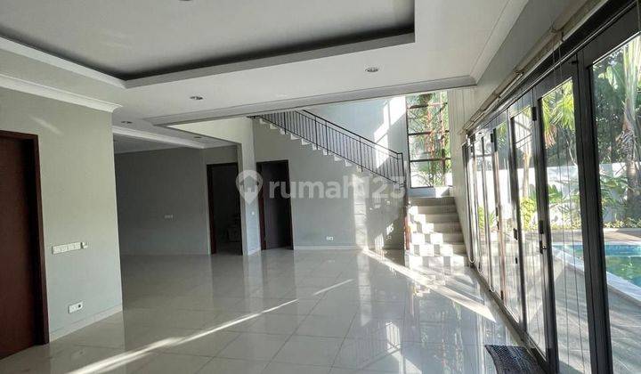 Disewakan Rumah Mewah ada Pool, Depan Taman di Green Cove BSD Bagus 2