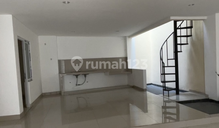 Rumah Baru 3 Lantai dengan Rooftop sudah renovasi dengan design minimalis di daerah Tomang, Jakarta Barat 2