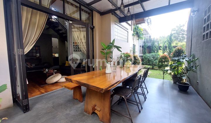 Dijual Rumah Hook 4 Kamar, Ada Kolam Koi di Setiabudi Bandung