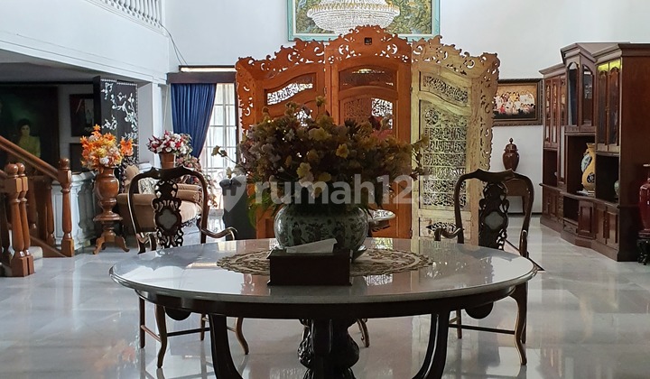 Dijual Rumah Klasik Asri Luas di Cipedes Sayap Sukajadi Bandung