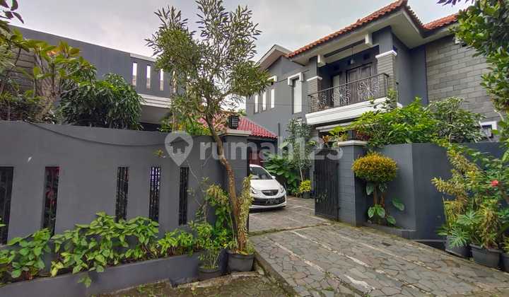 Dijual Rumah 8 Kamar di Perumahan Cihanjuang Cibabat Cimahi.
