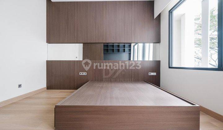 Rumah 3 Lantai Di Discovery Bintaro Jaya Nyaman,asri Shm Tenggara 2