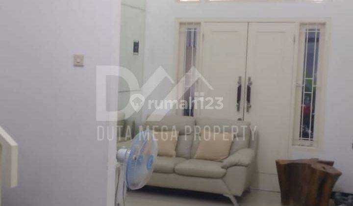 Rumah Shm Sudah Renovasi Barat 2 Lantai Siap Huni Semi Furnished 2