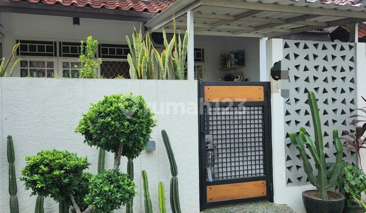 Semi-Furnished Well-Maintained Ready-to-Occupy House in Villa Pamulang Mas