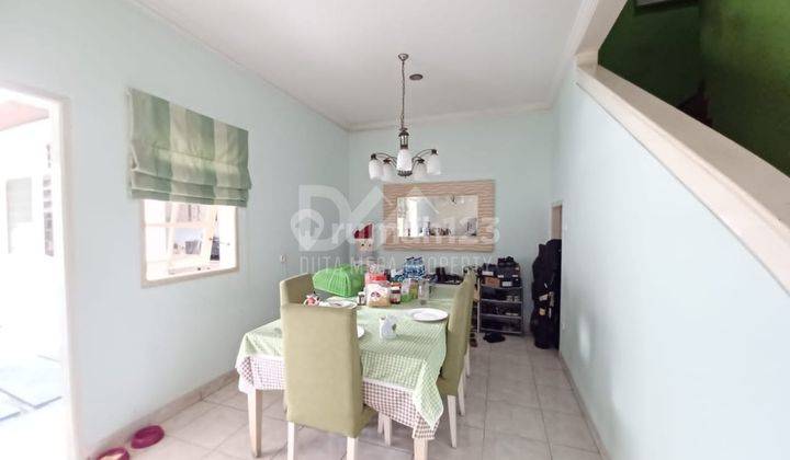 ruang makan rumah siap huni shm villa