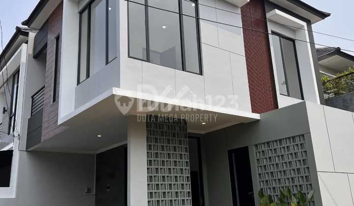 Corner House in Kucica Sector 9, Strategic Bintarojaya, Freehold Title, Comfortable and Green