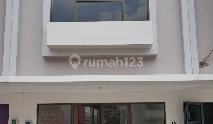 For Sale: Bavaria Grande Shop House - Fatmawati, Gading Serpong Specifications: Land Area: 45 m², Building Area: 90 m², Floors: 2, Bathrooms: 2, Carport: Yes, Water: PDAM (Municipal Water Company). Currently under lease until March 2027. Selling Price: Rp. 2.1 Billion (Negotiable).