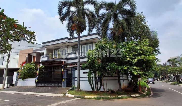 Di Jual Rumah Mewah Hoek di Pondok Indah Siap Huni