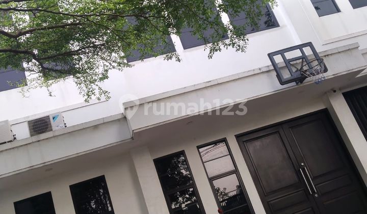Di Jual Rumah Berikut Gudang dan Kantor Dekat Graha Raya