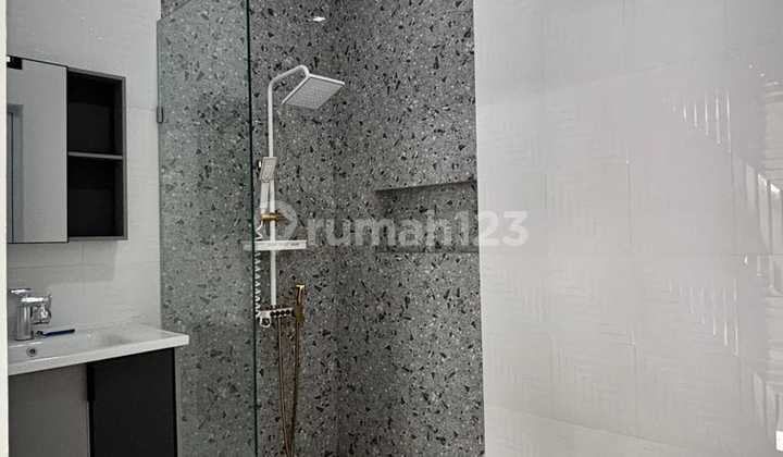 Rumah Modern Minimalis di Kencana Loka BSD 2