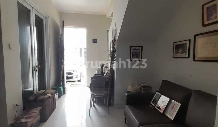 Rumah 2 Lantai Siap Huni di Graha Raya Lokasi Nyaman bisa KPR 2