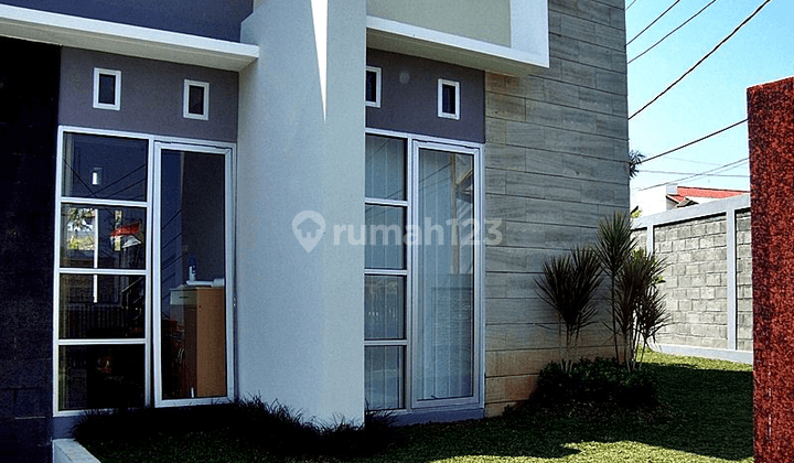 Rumah 2 Lantai Bagus Semi Furnished SHM di Sariwangi, Bandung 1