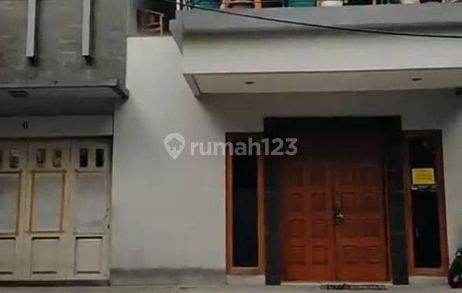 Rumah cocok Untuk usaha  Kost²an di Jln. Kebon Kacang, Tanah Abang, Jakarta Pusat 3 Lantai SHM Bagus Selatan 1