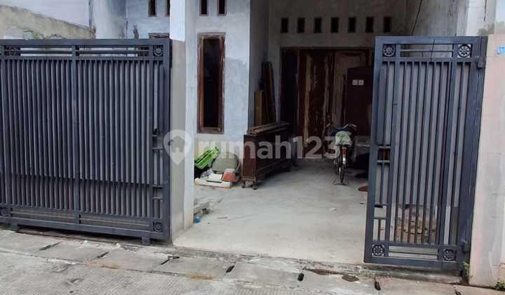 2-Story House in Setneg Plumpang Complex, North Jakarta