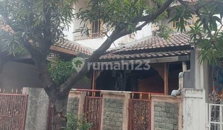 Two-Story Flood-Free House in Taman Tytyan Indah Housing, Bekasi 2