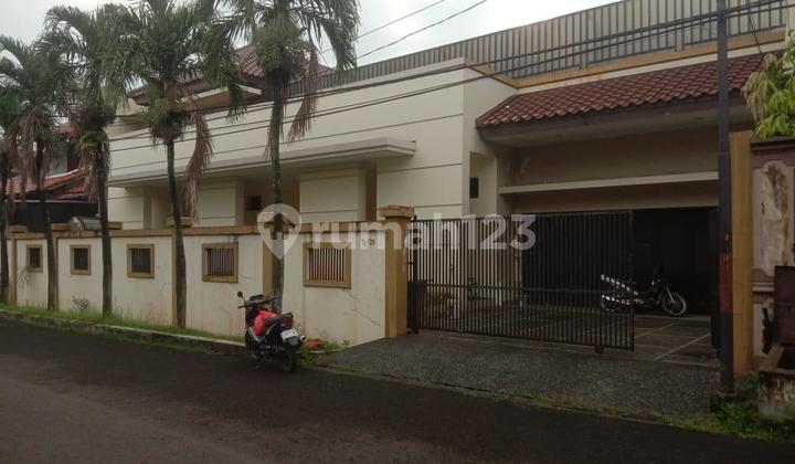 Rumah Mewah 2 Lantai ada Kolam Renang di Cibubur Jakarta Timur Rumah Mewah 2 Lantai ada Kolam Renang di Cibubur Jakarta Timur