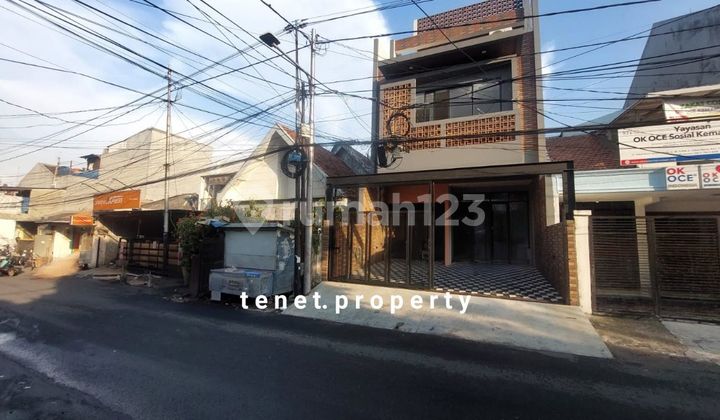 Office-ready house in the Tebet area 2