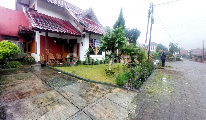 Ready-to-occupy Villa With a Spacious Backyard Ready-to-occupy Villa With a Spacious Backyard